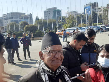 चित्रबहादुर केसीले प्रचण्डलाई विश्वासकाे मत नदिने
